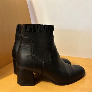 Ankle leather booties